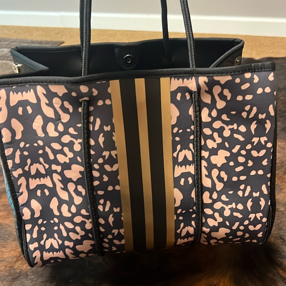 New Neoprene Expandable Tote with Detachable Zip Pouch Black, Gold, Leopard